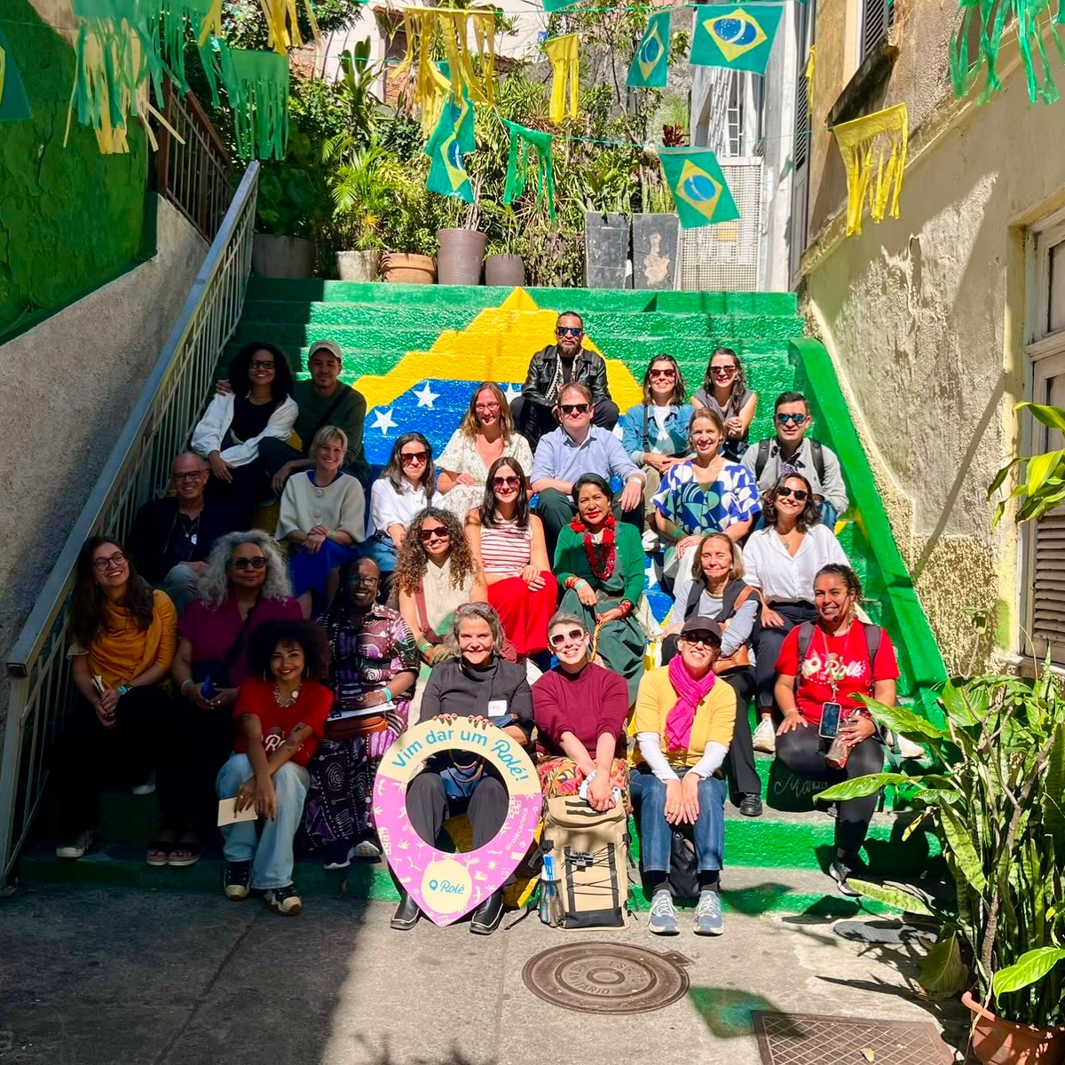 Grupo reunido em uma das experiências conduzidas por Luana Ferreira